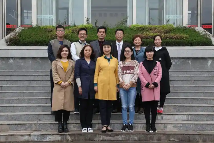 思政部部分教师合影