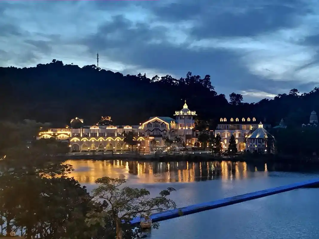 深圳东部华侨城茵特拉根温泉酒店是以瑞士 - 抖音