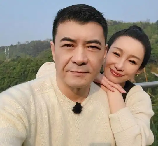 实力派演员王新军与唐静离婚后二婚携手秦海璐再获幸福