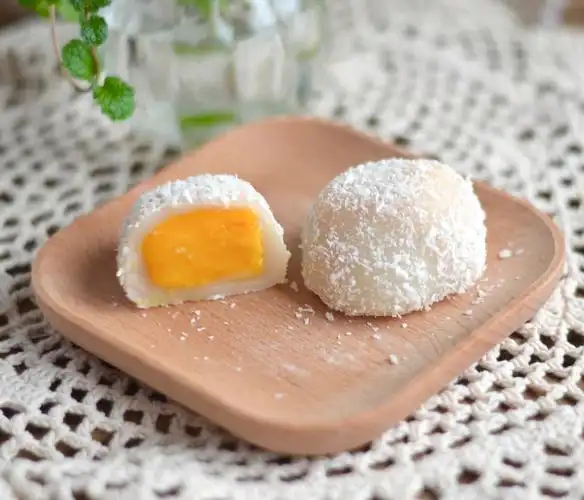 【20道中式小点心】芒果糯米糍:糯米粉,玉米淀粉,色拉油,糖,牛奶,椰浆