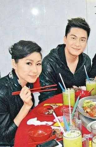 马国明胡定欣传复合 懒理绯闻同桌庆功(图)