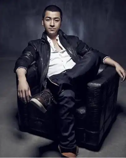 著名演员齐奎:娶中专初恋做妻子,当上爸爸后差点自杀