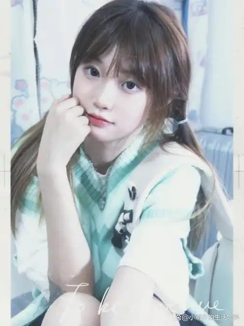 单纯善良:傻白甜女孩通常很单纯,没有太多的心机,对人真诚,善良.