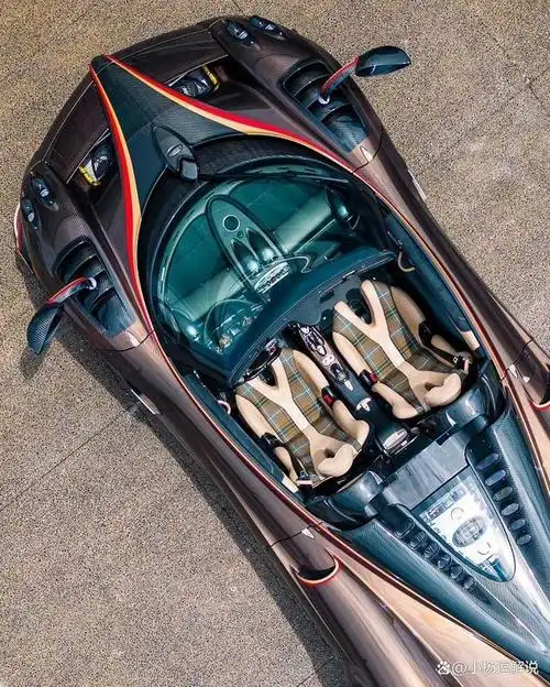 搭载v12的帕加尼huayraroadster敞篷版限40辆,售价约280万英镑