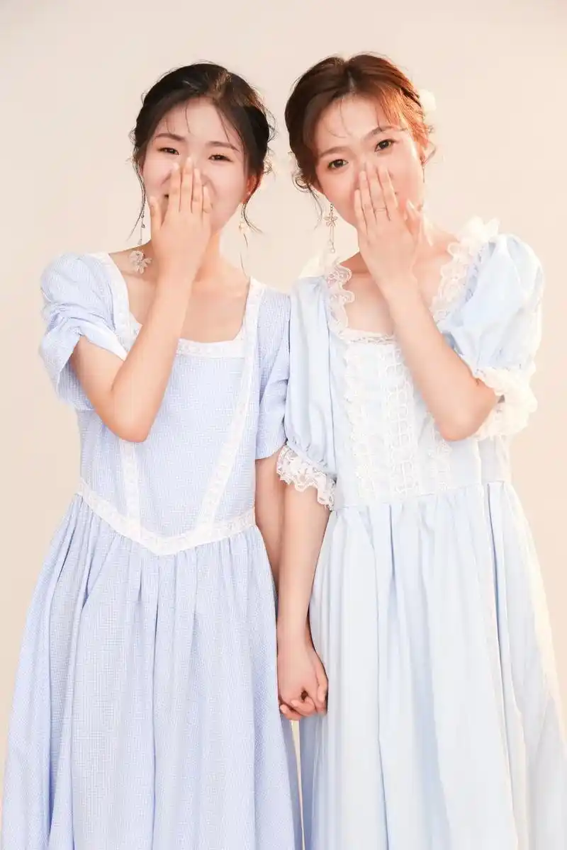 闺蜜写真 #姐妹 #你我之间没有虚言 请大家康康我的神仙姐 - 抖音