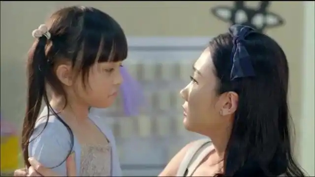 小爸妈:简单让闺蜜照顾女儿,恬恬被欺负,闺蜜和人打起来了