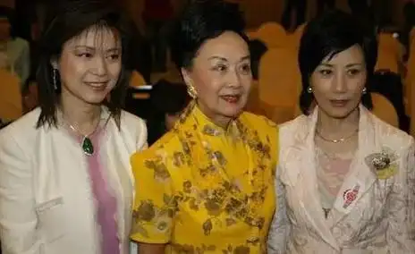 回顾:香港隐形女富豪96岁离世,一生喜欢旗袍,她才是真正的名媛