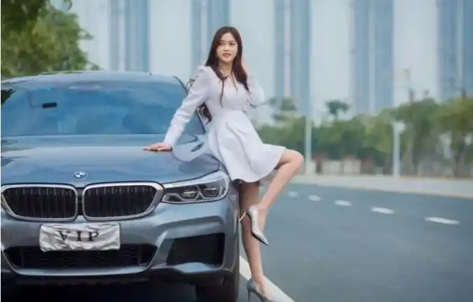 美女长腿性感女神搭配宝马6系的动人乐章