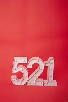 521摄影图|红色背景数字521