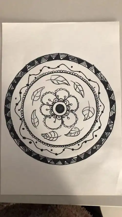 绘出丰富多彩,色彩明快,形象生动,充满童趣的创意圆形画,在一画一涂中