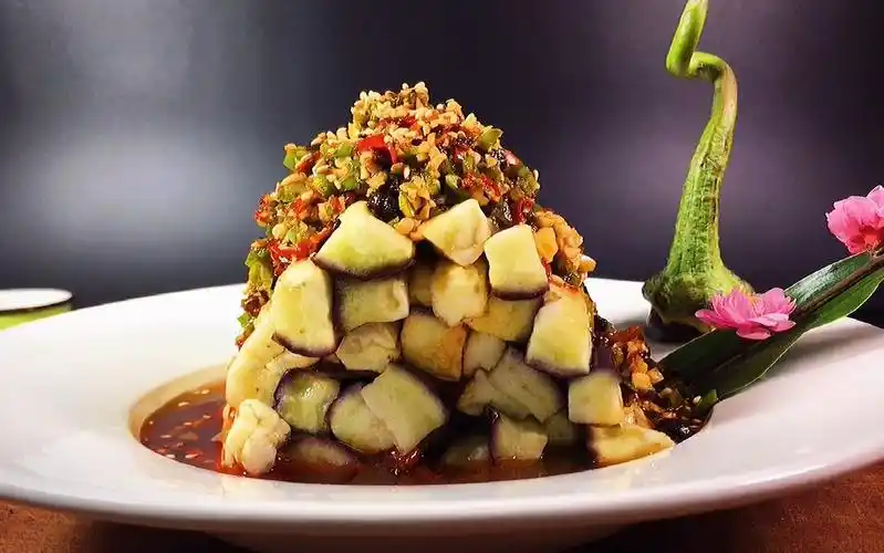 为什么饭店做的烧椒茄子酸辣爽口,那么好吃呢?最关键是这一步