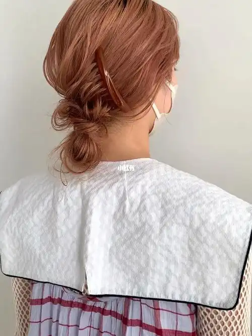 简单慵懒丸子头造型