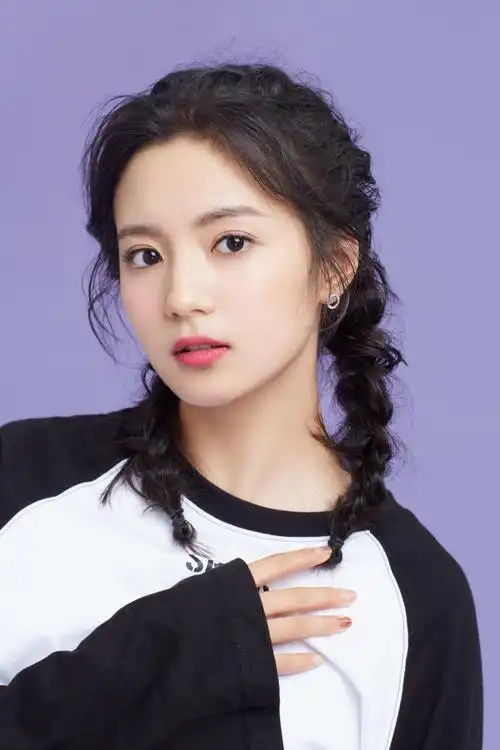 张雅钦最新写真曝光 演绎俏皮休闲范儿