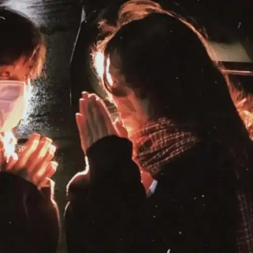 低调的情侣头像真人版一见倾心我要亲吻你