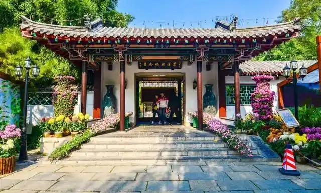 走近李清照故居,探索"千古一代才女"的一生._济南_易安_词章