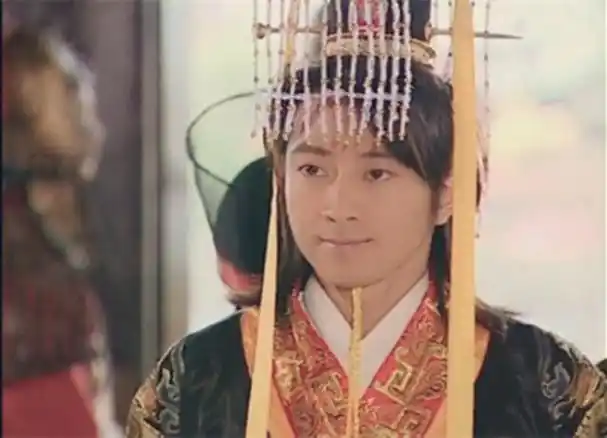 许平君成为皇后,还深得刘病已的喜爱,因此招来了霍光妻子霍显(姓氏