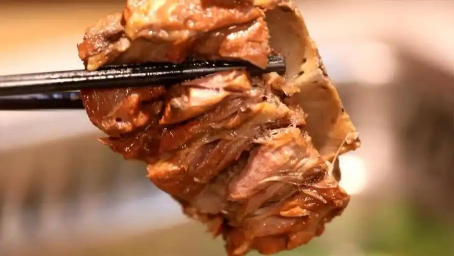 n种羊肉汤,牛肉汤,驴肉汤……无论是老式的,还是新式的,味道各有千秋