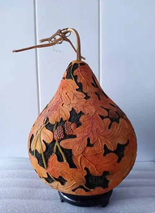 王国伟的葫芦雕刻作品《羽毛》