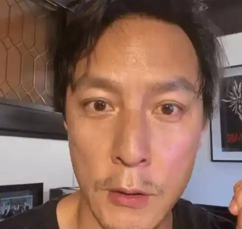 吴彦祖和倪大红长得像的原因找到了,长期受到疾病的困扰住院两次_治疗