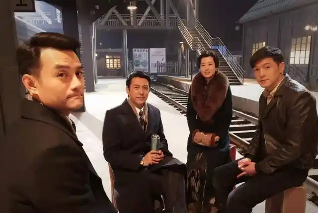 《伪装者》的称号,但是剧情却截然不同,而且演员阵容也是来了一次大