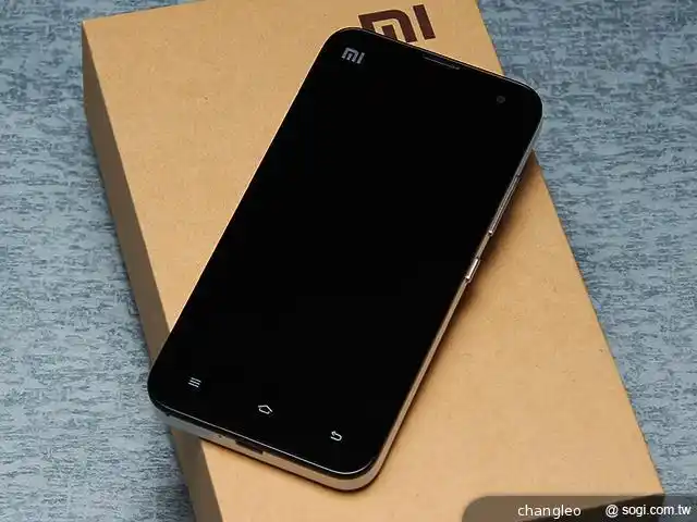 小米手机二代mi2 纯白正面机身现身官方论坛