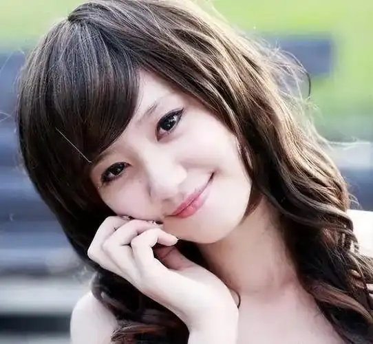 台湾女演员蒋萍在节目中的一次爆料意外地成为了热搜焦点,观众纷纷