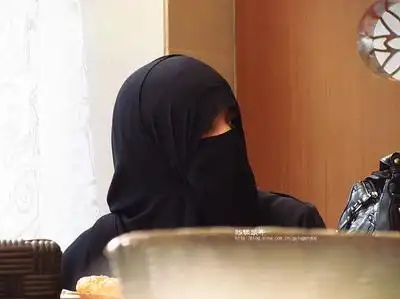 河南现黑衣蒙面女 揭开面纱背后的故事