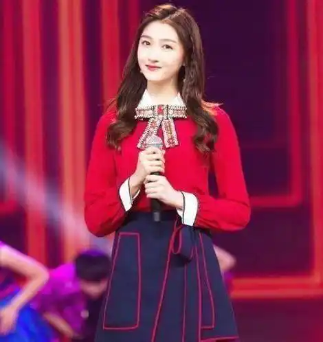 观众吐槽王牌关晓彤个人时装秀每一集穿衣都煞费苦心