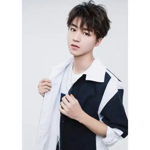 王俊凯歌歌手明星写真照片海报相框装饰画墙画贴画现代装饰画