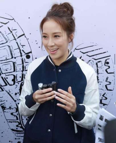 徐子淇真是阔太中的清流,穿学生装扎丸子头,哪有豪门媳妇的样子