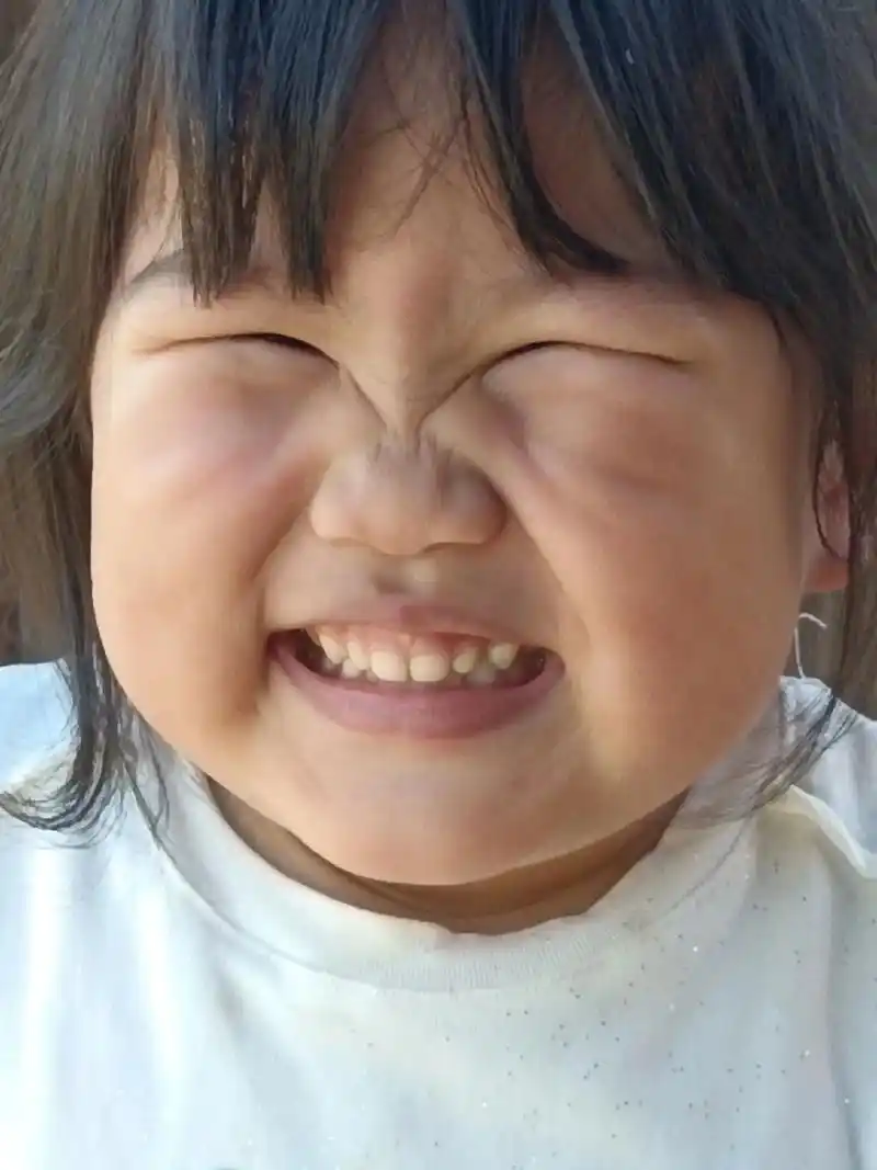 哭笑不得的表情被她演绎的淋漓尽致9090这个不是一般人能表现