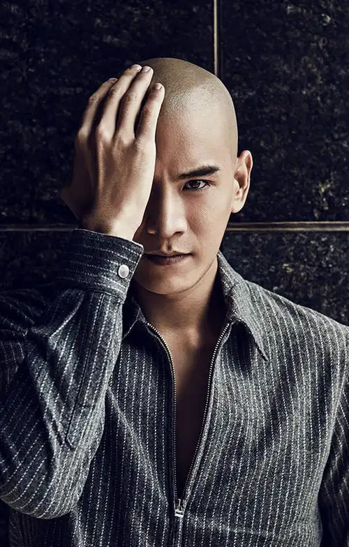 经超光头造型时尚帅气写真高清图片