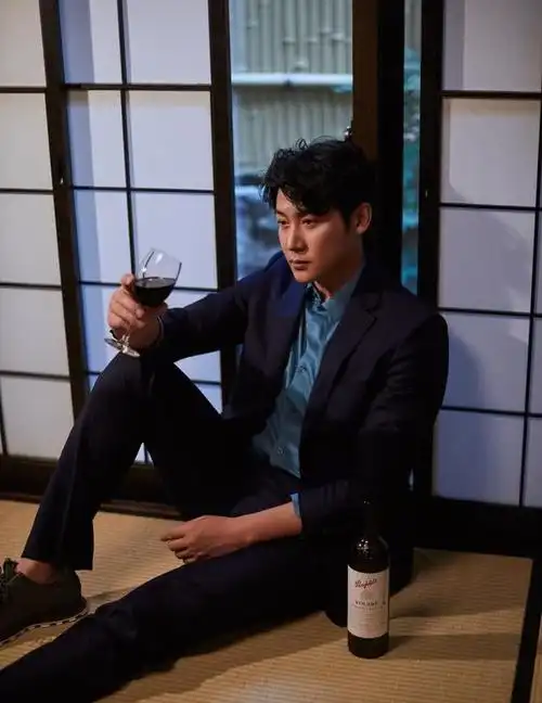 原创陆毅一家四口东京度假,街拍大片摩登时尚,电线杆意外抢镜