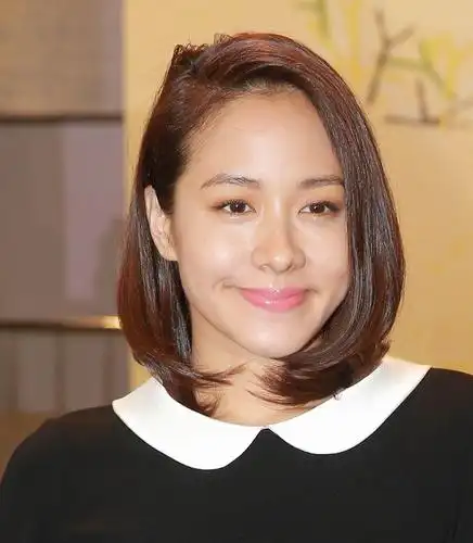 林嘉欣:林嘉欣拥有四分之一日本血统,父亲是香港人,母亲是中日混血.