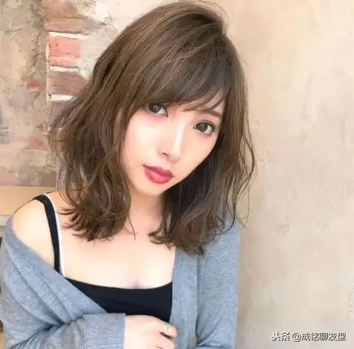 瘦长脸的发型瘦长脸型的女生一定要选对发型