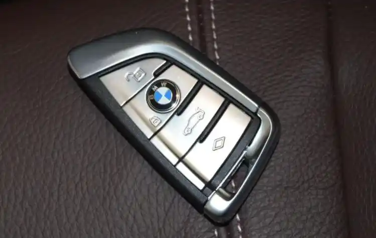 宝马智能钥匙怎么打开 2021款宝马智能钥匙