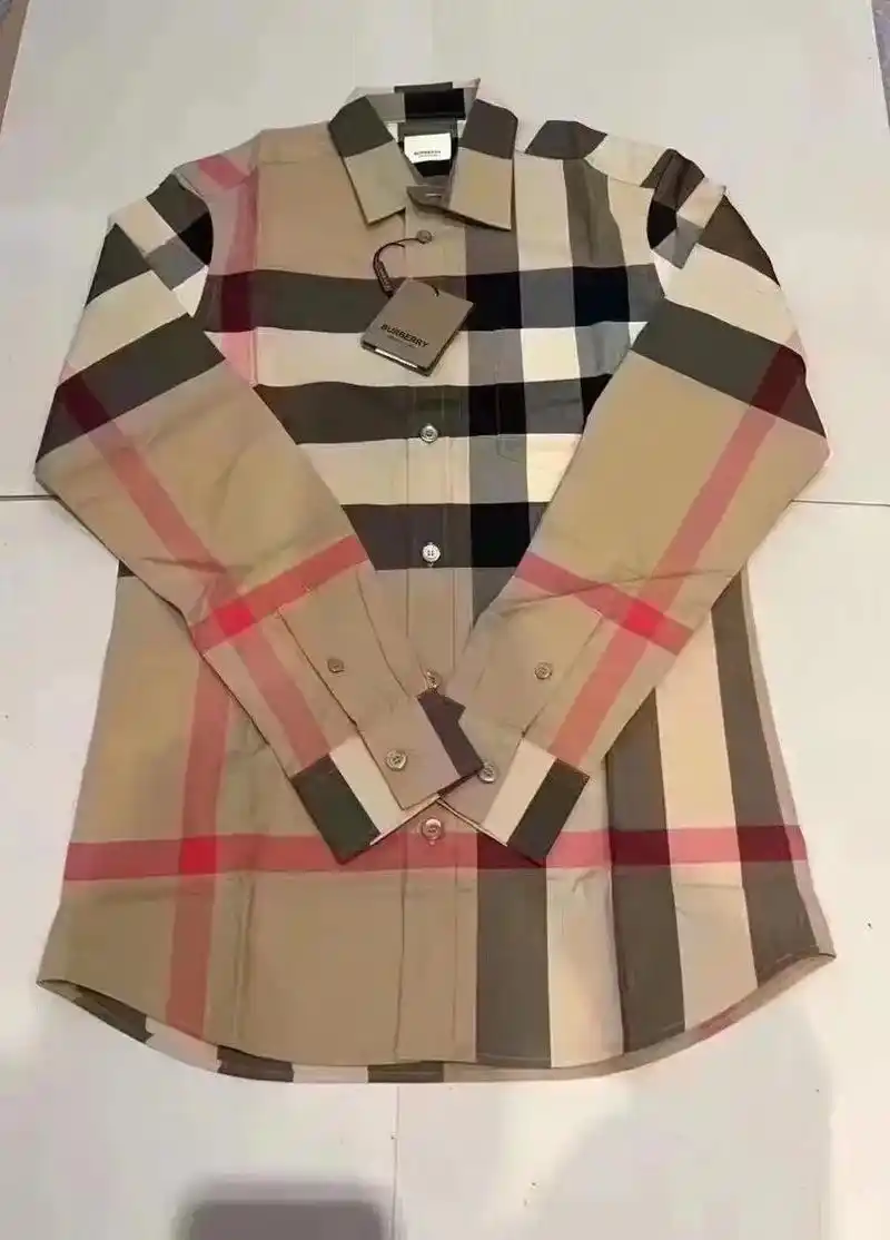 burberry.巴宝莉格纹衬衣,产地泰国,全新带吊牌 公价 - 抖音