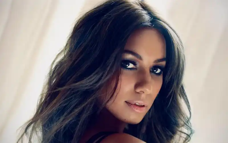 leona lewis 丽安娜·刘易斯 高清壁纸 #7 - 1680x1050