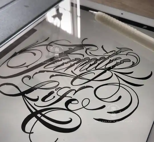 familylife纹身图片背部花体字纹身图案