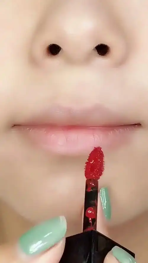 厚嘴唇,大嘴妹子的福利,这样画变樱桃小嘴