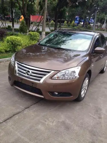 【漳州】2012年8月 日产 轩逸 1.8 无级 xl 豪华版 香槟色 自动档