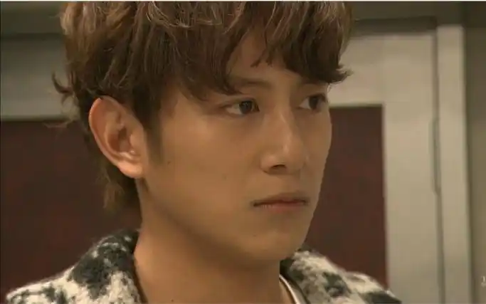 精彩内容等你看 简 介:高中生名侦探工藤新一(沟端淳平饰)在未变成小