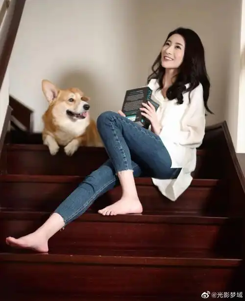 秋天来啦 分享薇薇秋装美照@林夏薇