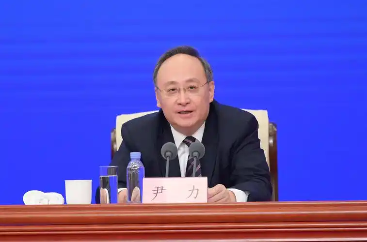 四川脱贫攻坚新闻发布会68彭清华作主发布并回答记者提问尹力回答有
