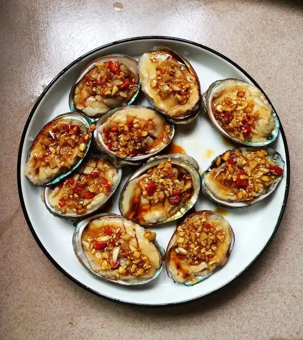 金银蒜蒸鲍鱼,金银蒜蒸鲍鱼的家常做法 - 美食杰金银蒜蒸鲍鱼做法大全