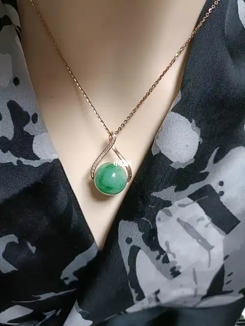 天然翡翠飘阳绿翡翠珠子吊坠