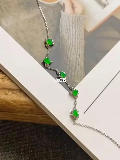 冰阳绿翡翠随形切割设计款手链