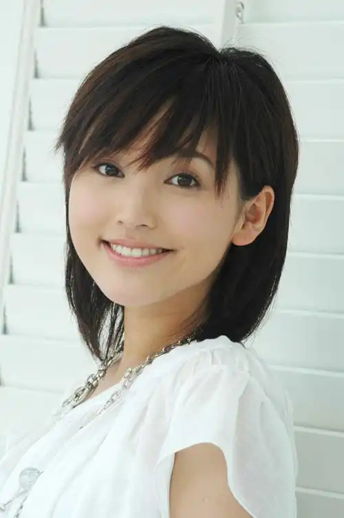 金莎承认整容去韩国做了单眼皮新旧照对比组图3