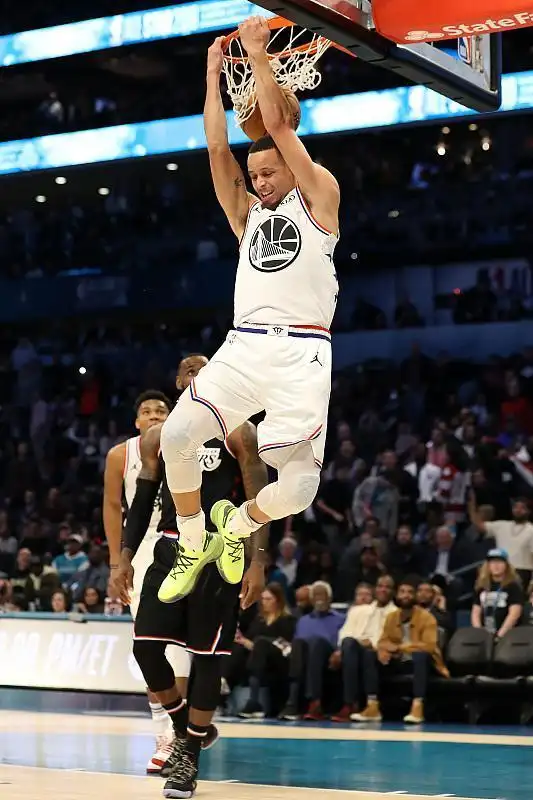 我希望自己可以扣篮库里拿自己举例建议年轻人发挥自身优点