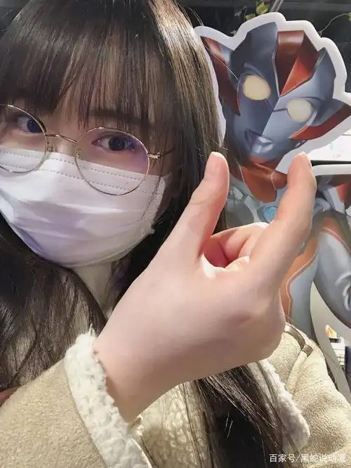 格丽乔奥特曼人间体演员庆贺生日 童年萌照与稀有皮套图公开